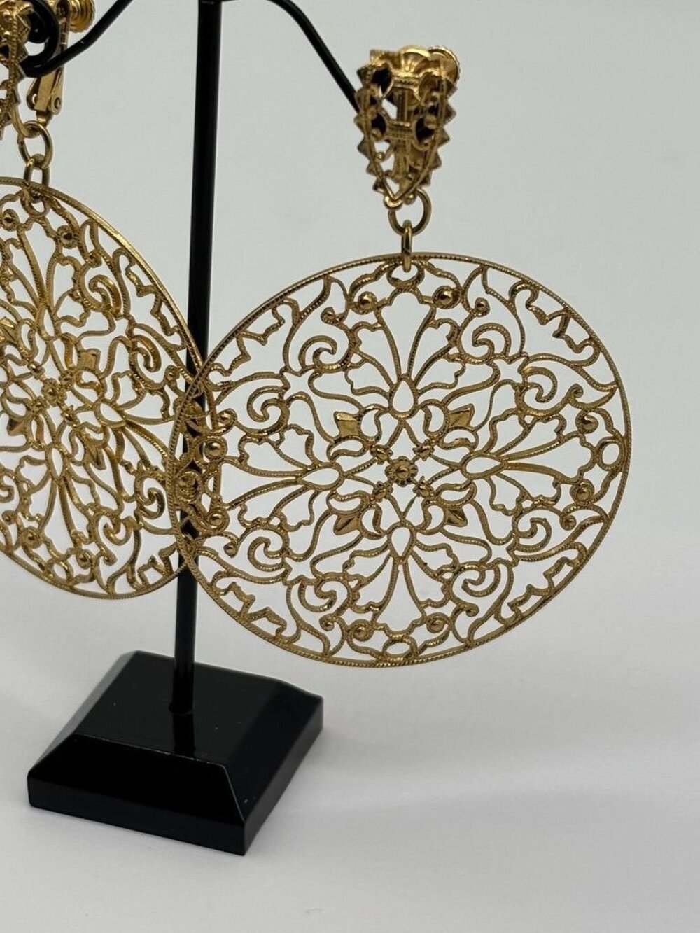 Vintage Napier Earrings Gold-Tone X-Large Round Dangling Discs Filigree Clip-Ons - Picture 9 of 15